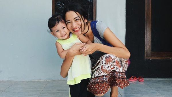 Potret Keibuan Putri Marino, Istri Chicco Jerikho