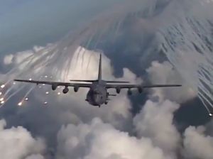 Detik-detik Pesawat Malaikat Maut AC-130 AS Beraksi di Udara