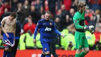 8. Manchester United 2011/2012. Total 89 poin (selisih gol +56) berhasil diraih MU di musim itu walaupun harus puas di posisi runner-up karena gelar juara digondol Manchester City berkat keunggulan selisih gol. (Foto: Clive Mason/Getty Images)