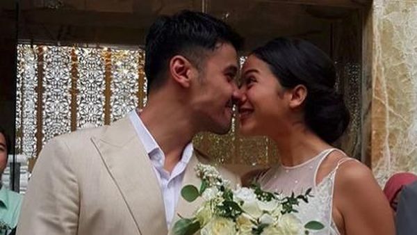 Intip Momen Bahagia di Pernikahan Chicco Jerikho dan Putri Marino