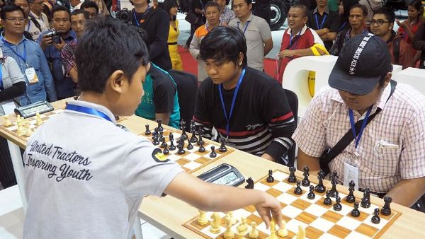 Adu Ketangkasan Catur untuk Pengunjung Pameran