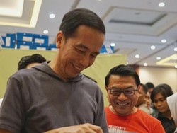 Ke Jakarta Sneaker Day, Jokowi Beli Sepatu Rp 380 Ribu dan Jaket