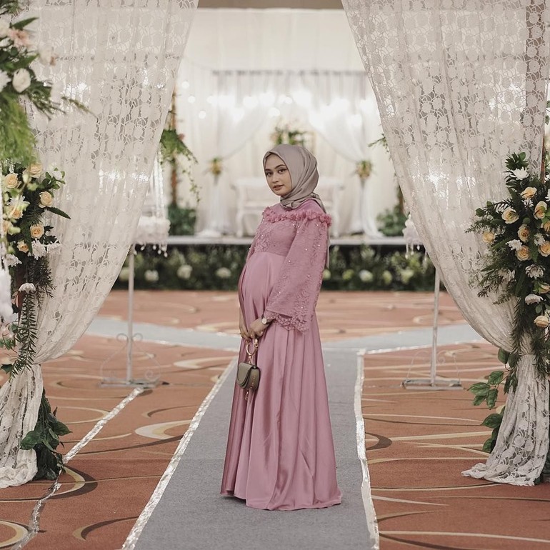 Model Baju Bridesmaid Hijab 2022 Free Wallpaper HD 