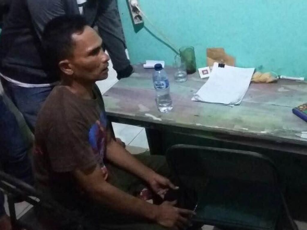 Polisi Amankan Pria Pengintai Pondok Pesantren di Jakarta Timur Polisi Amankan Pria Pengintai Pondok Pesantren di Jakarta Timur