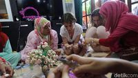 Keren! Kreasi Daur Ulang dari Kulit Bawang Putih