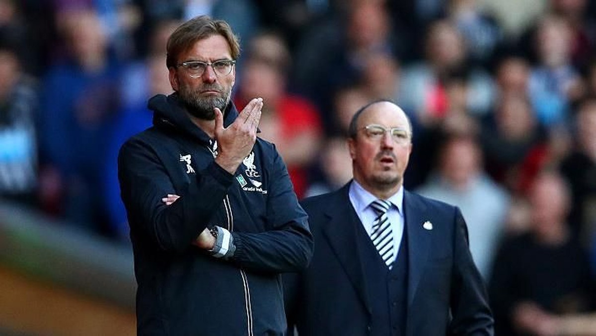 Juergen Klopp dan Rafael Benitez (Foto: Clive Brunskill/Getty Images)