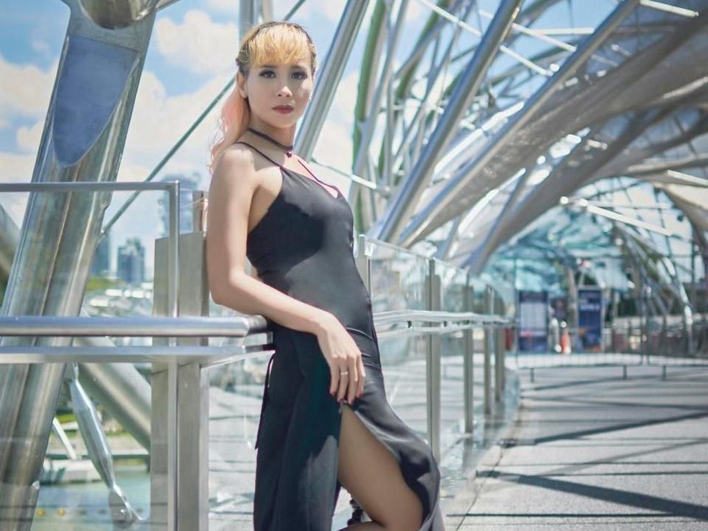 Kisah Inspiratif Wanita Indonesia Berkaki Satu yang Sukses Jadi Model di Singapura Kisah Inspiratif Wanita Indonesia Berkaki Satu yang Sukses Jadi Model di Singapura