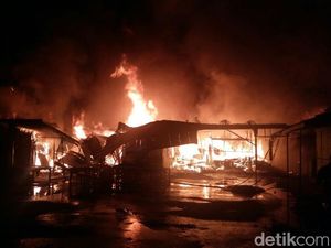 Sejumlah Kios di Limboto Gorontalo Terbakar Sejumlah Kios di Limboto Gorontalo Terbakar