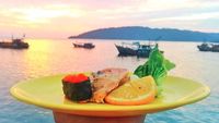 Lewat Piring Kuning, Intip Makanan Enak dan Panorama Indah di Belahan Dunia