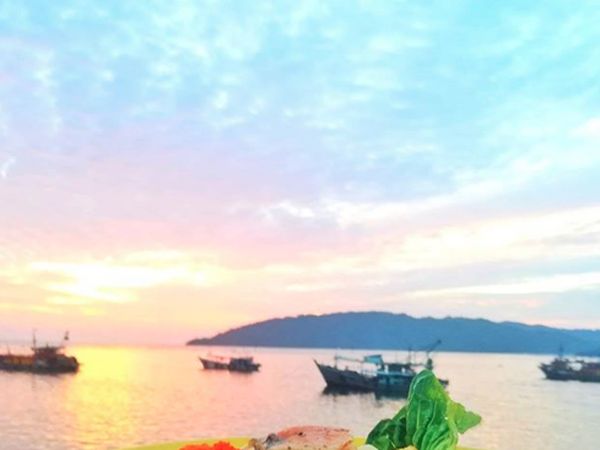 Lewat Piring Kuning, Intip Makanan Enak dan Panorama Indah di Belahan Dunia