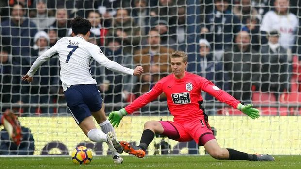 Son Heung-min tampil cemerlang saat Tottenham Hotspur kalahkan Huddersfield.