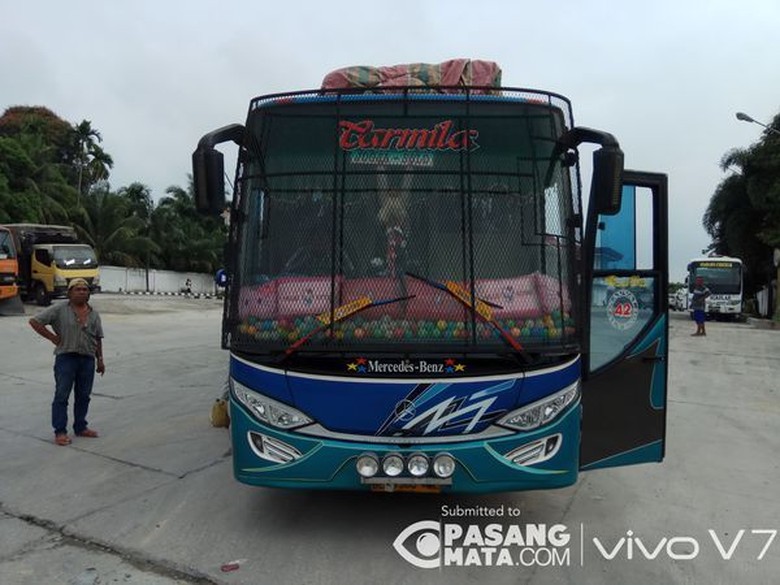 Mirip Jendela Rumah, Bus AKAP Ini Pakai Teralis di Kaca Depan