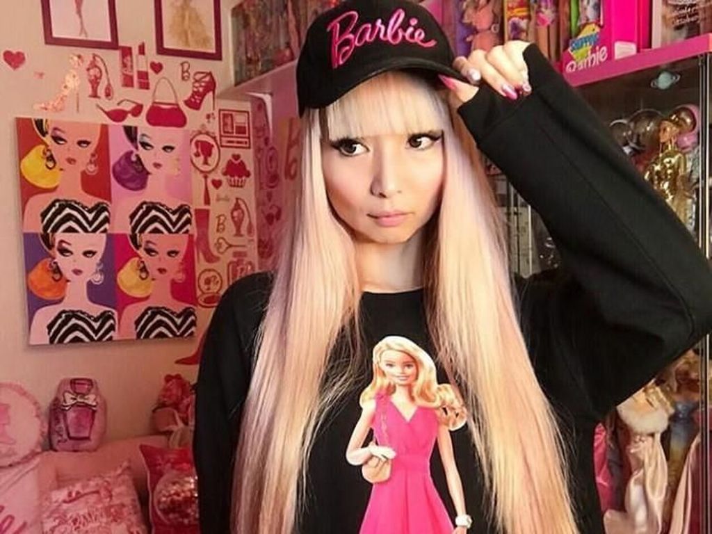 10 Potret Wanita yang Habiskan Rp 925 Juta Demi Hidup dengan Barbie