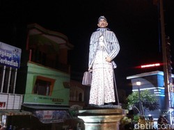 Patung dr Tjipto Mangoenkoesoemo Berdiri Megah di Ambarawa