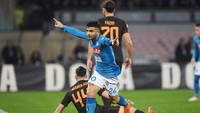 Dalam pertandingan di Stadion San Paolo, Minggu (4/3/2018) dini hari WIB, Napoli sempat unggul cepat lewat gol Lorenzo Insigne di menit keenam. Foto: Francesco Pecoraro/Getty Images