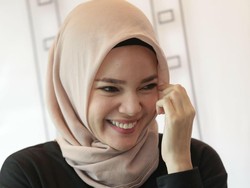 Lebaran dengan Berkah Ganda untuk Dewi Sandra