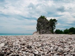 Ada Pantai Cantik Tanpa Pasir di Kupang