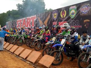 Ratusan Crosser Berpartisipasi dalam Kejuaraan Grasstrack di Palembang Ratusan Crosser Berpartisipasi dalam Kejuaraan Grasstrack di Palembang