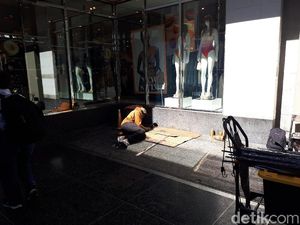 Penjagaan Jelang Oscar Diperketat, Polisi Singkirkan Pengemis di Hollywood/Highland