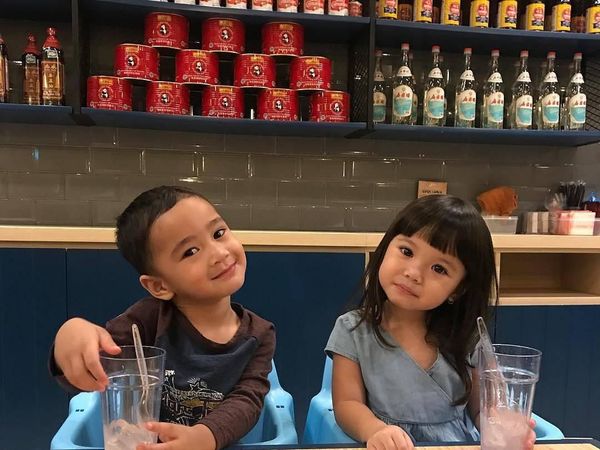 Gemas! Begini Rafathar dan Gempita Kalau Lagi Makan Bareng