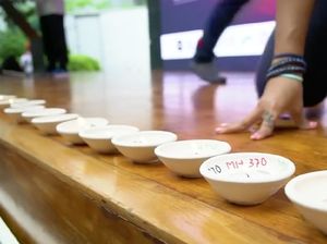 Foto: Lilin Menyala Tanda 4 Tahun Hilangnya MH370