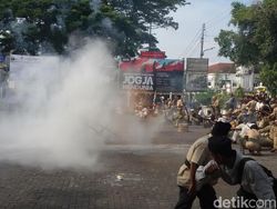 Raungan Sirine dan Ledakan Mencekam Kawasan Malioboro Yogya