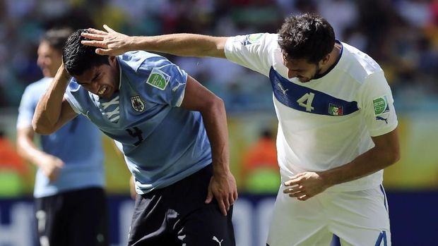 Luis Suarez kerap terlibat kontroversi di Piala Dunia.