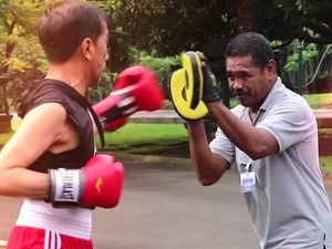 Kesan Pak Abed Latih Presiden Jokowi Tinju: Bapak Cukup Cepat Kesan Pak Abed Latih Presiden Jokowi Tinju: Bapak Cukup Cepat