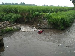 Ngebut, Pengendara Motor Ini Tewas Terjun ke Sungai