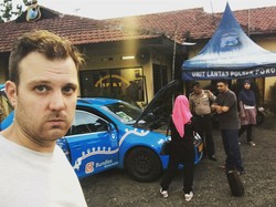 Bule yang Mobil Listriknya Mogok Ngaku Tak Punya Keluarga di Indonesia