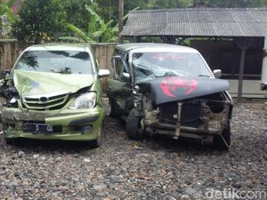 Dua Minibus Tabrakan di Salawu Tasikmalaya, 10 Orang Luka Dua Minibus Tabrakan di Salawu Tasikmalaya, 10 Orang Luka