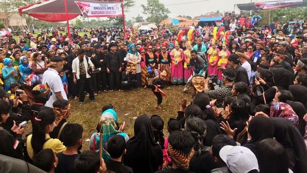 Ribuan Warga Nikmati Pentas Budaya Sunda