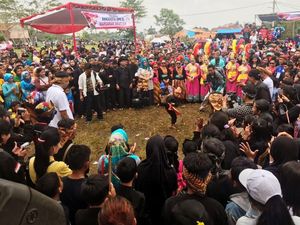 Ribuan Warga Nikmati Pentas Budaya Sunda