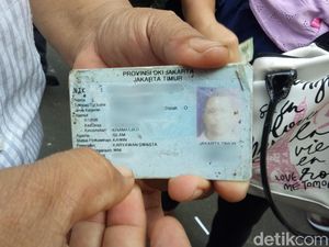 Mang Ade Bisa Sulap yang Rusak, Ini Sebenarnya Bahan e-KTP