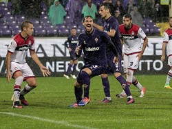 Dari Roma, karier Astori berlanjut ke Fiorentina. Di klub ini, pemain 31 tahun itu jadi andalan lalu dipercaya menjadi kapten. (Foto: Gabriele Maltinti/Getty Images)