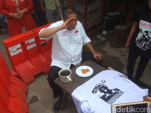 Laskar Naga Bonar Kerahkan Relawan Bikin Kaos Kampanye