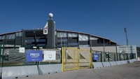 Menyusul kabar duka tersebut, pertandingan antara Udinese melawan Fiorentina di Dacia Arena pun dibatalkan. Pada prosesnya Serie A turut menunda sisa pertandingan di pekan ke-27. (Foto: Dino Panato/Getty Images)