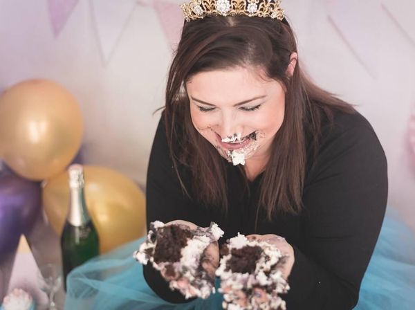Ini 10 Potret Keseruan Adult Smash Cake yang Sedang Populer!