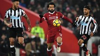 Salah yang dipasang Liverpool, benar-benar merepotkan lini pertahanan Newcastle, yang ditangani mantan pelatih Liverpool, Rafael Benitez. (Foto: Gareth Copley/Getty Images)