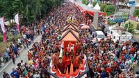 Gaya Puan Naik Kapal Cheng Ho Arungi Lautan Manusia Saat Cap Go Meh