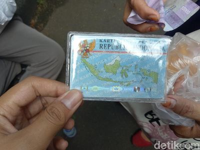 Before-After e-KTP Rusak yang Disulap Mang Ade