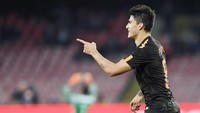 Roma makin jauh meninggalkan Napoli setelah Diego Perotti mencetak gol di menit ke-79. Foto: Francesco Pecoraro/Getty Images