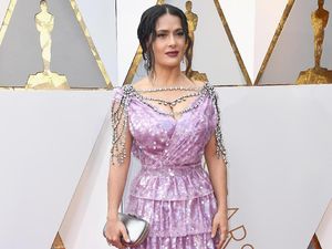 Tolak Tawaran Marvel, Salma Hayek Malah Nangis Usai Syuting Eternals