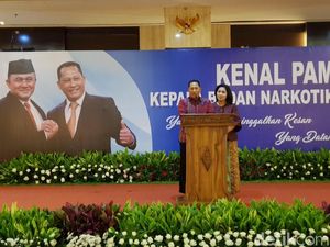 Pidato Pamit dari BNN, Buwas Lengket Sama Istri Tercinta Pidato Pamit dari BNN, Buwas Lengket Sama Istri Tercinta
