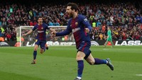 Messi pun langsung berlari merayakan gol tersebut dengan rekan-rekannya. Gol ini terbukti krusial karena menjadi penentu kemenangan atas rival langsung dalam persaingan gelar. Barcelona kini memperlebar jarak dengan Atletico di posisi dua jadi delapan poin. (Foto: Albert Gea/REUTERS)