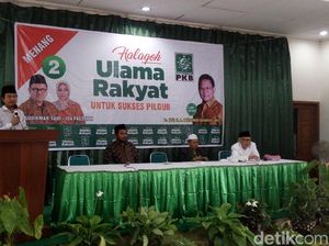 Kiai Kampung Berkumpul untuk Menangkan Sudirman-Ida Kiai Kampung Berkumpul untuk Menangkan Sudirman-Ida