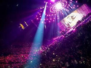 Keringat Dingin Lihat Gambar Ini? Bisa Jadi Kamu Ochlophobia (2)