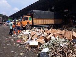 Jorok! Pasar Kramat Jati Penuh Sampah, Pemprov DKI Panggil Pengelola