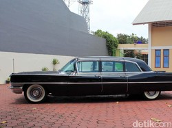 Spek Mobil Dinas Sukarno Cadillac Fleetwood 75 Limousine