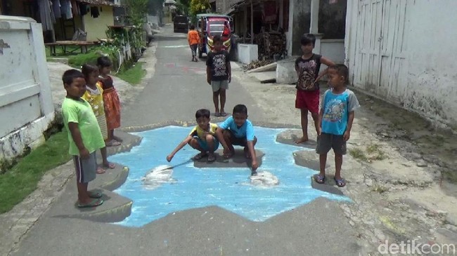 Menarik! Jalanan Kampung di Rembang Ini Dilukis 3 Dimensi